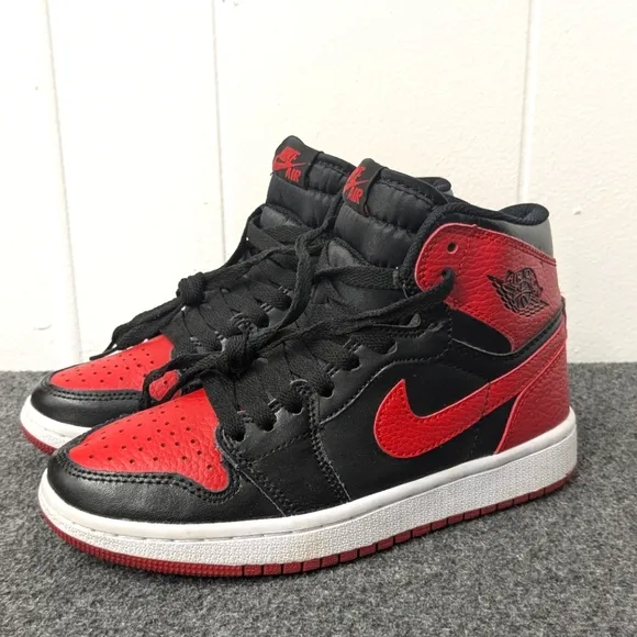 Air Jordan 1 Retro High OG Bred Red Black Size 5.5 Women