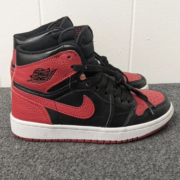 Air Jordan 1 Retro High OG Bred Red Black Size 5.5 Women