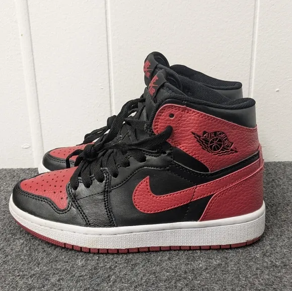 Air Jordan 1 Retro High OG Bred Red Black Size 5.5 Women