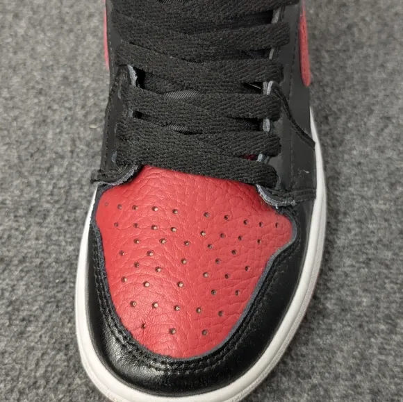 Air Jordan 1 Retro High OG Bred Red Black Size 5.5 Women