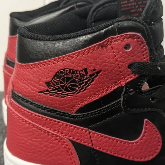 Air Jordan 1 Retro High OG Bred Red Black Size 5.5 Women