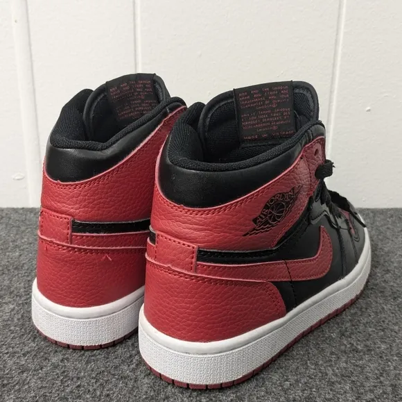 Air Jordan 1 Retro High OG Bred Red Black Size 5.5 Women