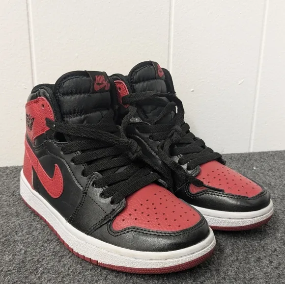 Air Jordan 1 Retro High OG Bred Red Black Size 5.5 Women