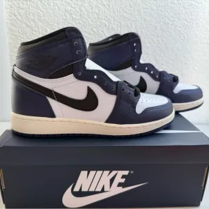 Air Jordan 1 Retro High OG  “Midnight Navy” Grade School Kids shoes