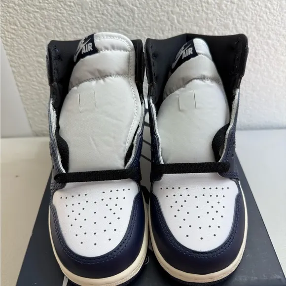 Air Jordan 1 Retro High OG  “Midnight Navy” Grade School Kids shoes