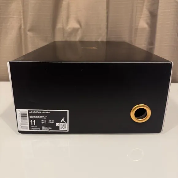 Air Jordan Retro 11 (Mens sz 11)