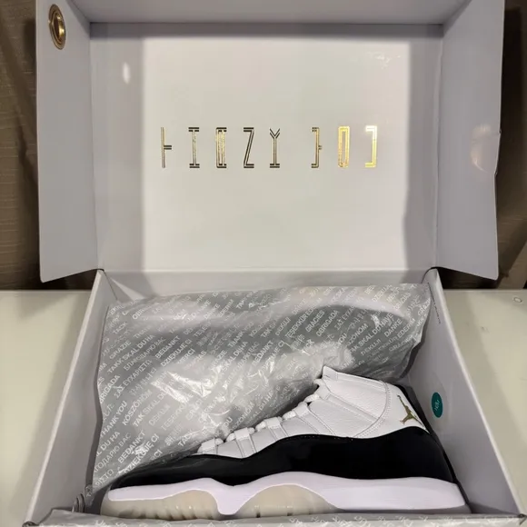 Air Jordan Retro 11 (Mens sz 11)