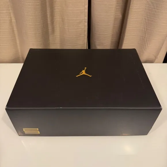 Air Jordan Retro 11 (Mens sz 11)