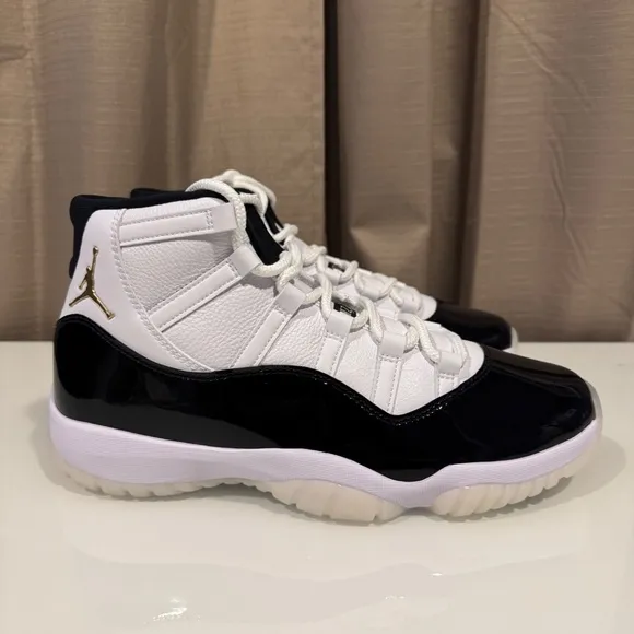 Air Jordan Retro 11 (Mens sz 11)