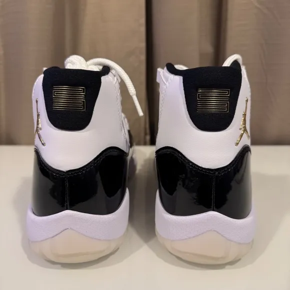 Air Jordan Retro 11 (Mens sz 11)