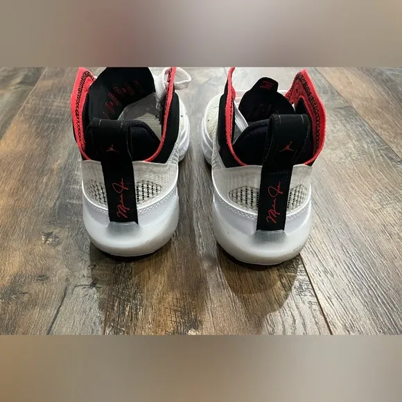 Air Jordan Youth Basketball Tennis Shoes, White, Size 4.5Y