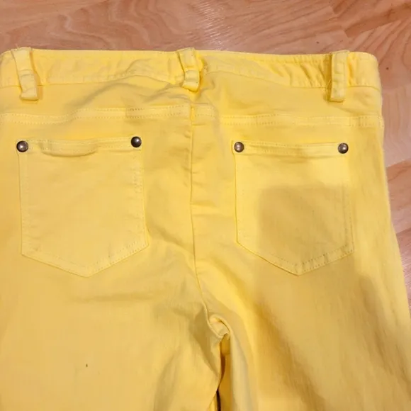 Alice   Olivia Yellow Flare Bell Bottom Jeans Size 2