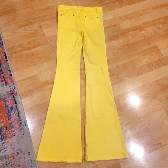 Alice   Olivia Yellow Flare Bell Bottom Jeans Size 2