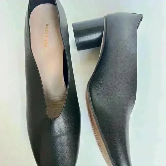 ALL BLACK Leather Pumps