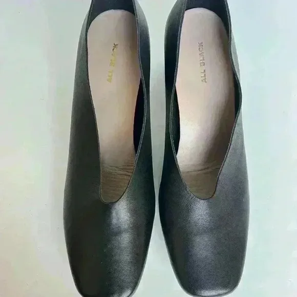 ALL BLACK Leather Pumps