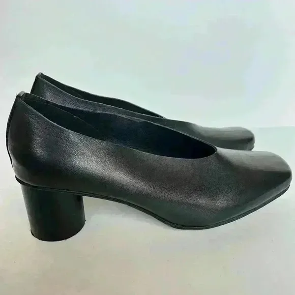 ALL BLACK Leather Pumps