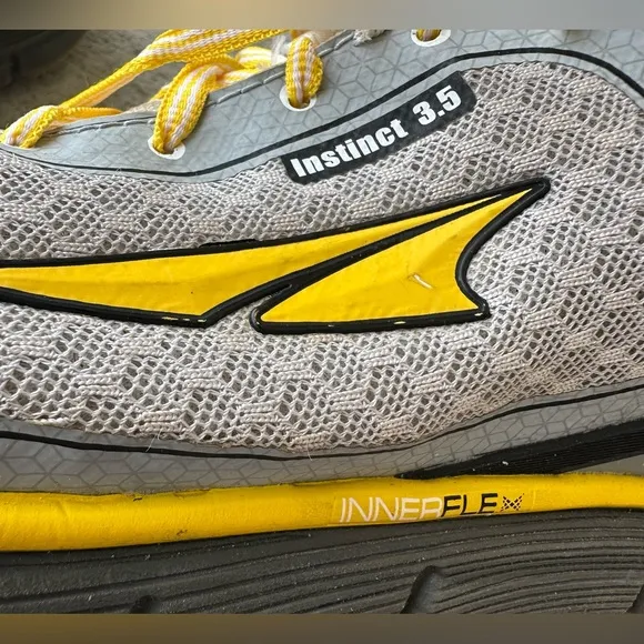 Altra Instinct 3.5 Grey Yellow Running Shoes A1633-3 Men’s Size 9.5 VGC CLEAN