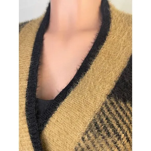 Anthropologie English‎ Factory plaid cardigan, size Medium, chunky buttons, soft