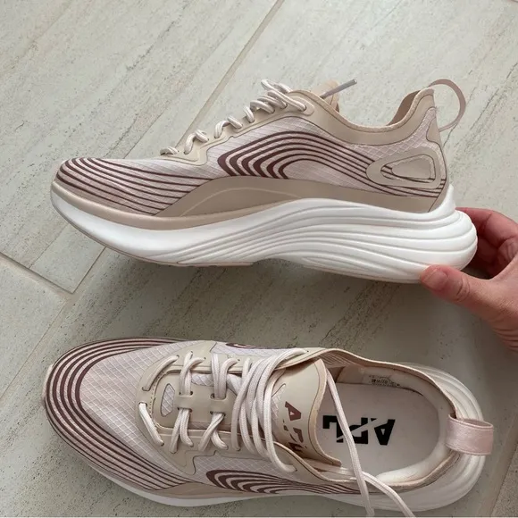 APL Streamline Running Shoe Size 6.5