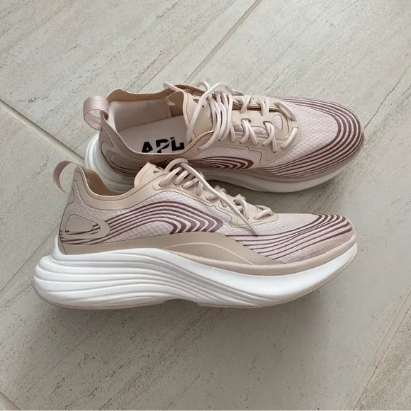 APL Streamline Running Shoe Size 6.5