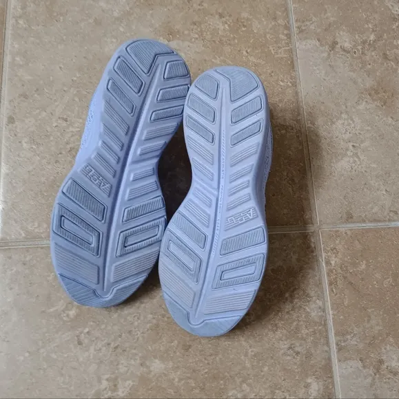 APL Techloom Phantom Purple Running Shoes Girls Sz.5 (6½W)