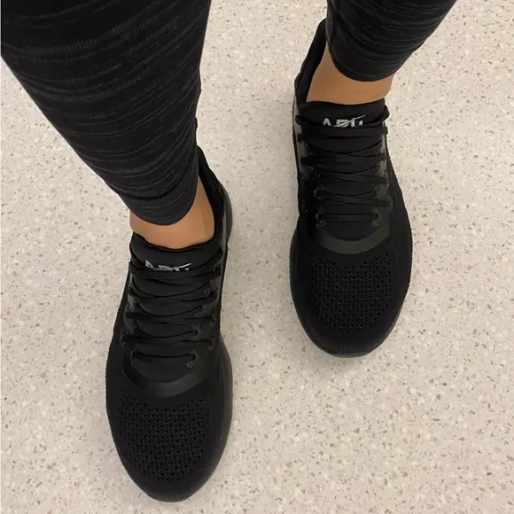 APL Women's Techloom Tracer All Black Size 8.5