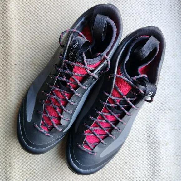 ARC'TERYX Ortholite Vibram Shoes Womens 7 Trekking Coated Red Pink Black 063226