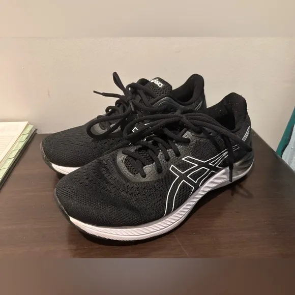 Asics Black and White Athletic Shoes Womens EUC size 8