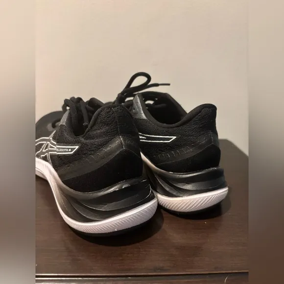 Asics Black and White Athletic Shoes Womens EUC size 8