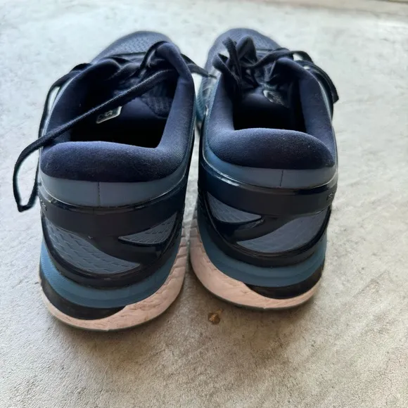 ASICS Gel-Kayano 26.