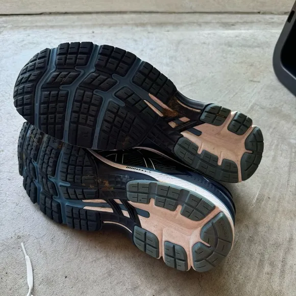 ASICS Gel-Kayano 26.