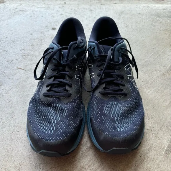 ASICS Gel-Kayano 26.