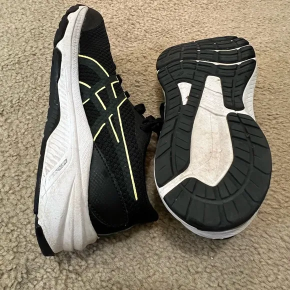 ASICS GT-1000 12 kid size 3 US