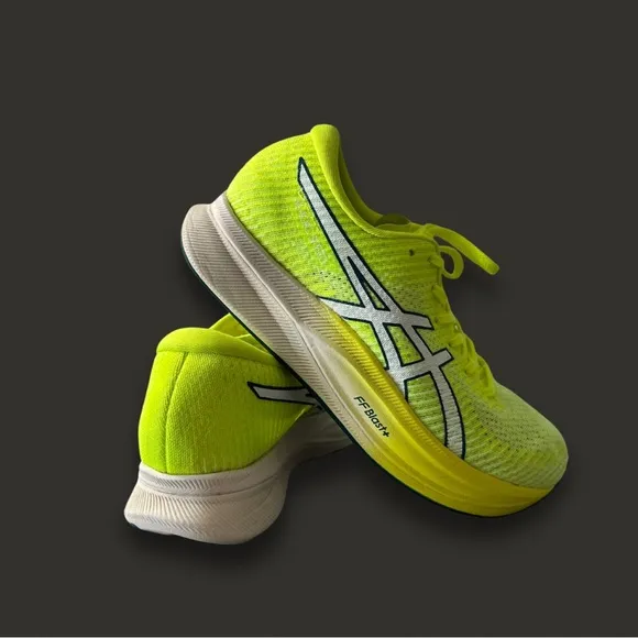 ASICS NOVABLAST FF Blast  Women’s Running Shoes – Neon Yellow (Size 8 1/2)