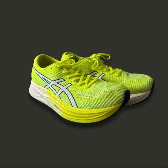 ASICS NOVABLAST FF Blast  Women’s Running Shoes – Neon Yellow (Size 8 1/2)