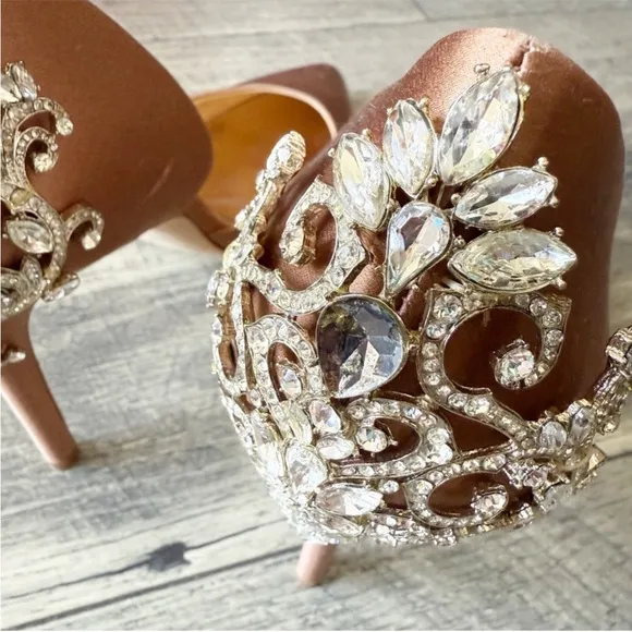 Badgley Mischka Jewel Embellished Heels Shoes Satin Tan Neutral Wedding Size 11