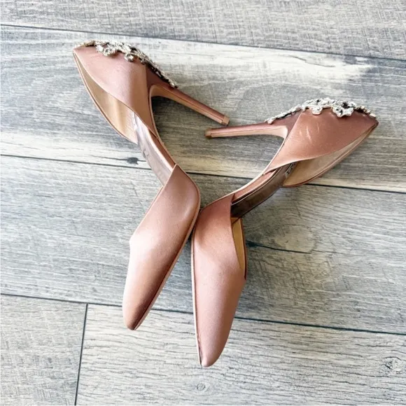 Badgley Mischka Jewel Embellished Heels Shoes Satin Tan Neutral Wedding Size 11