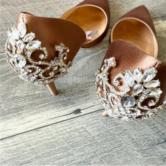 Badgley Mischka Jewel Embellished Heels Shoes Satin Tan Neutral Wedding Size 11