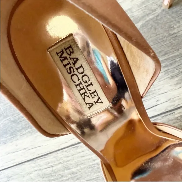 Badgley Mischka Jewel Embellished Heels Shoes Satin Tan Neutral Wedding Size 11