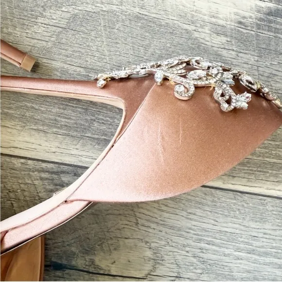 Badgley Mischka Jewel Embellished Heels Shoes Satin Tan Neutral Wedding Size 11