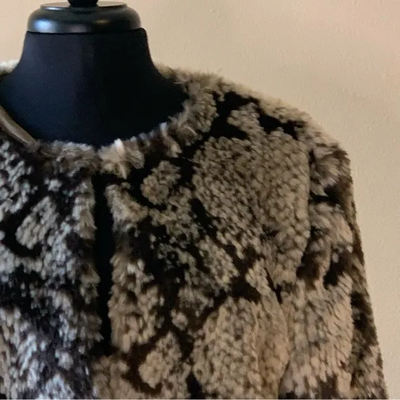 BB DAKOTA EVEREVE Faux Fur Jacket Reptile Print Size XL NWT