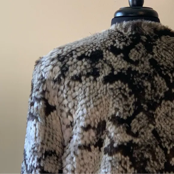 BB DAKOTA EVEREVE Faux Fur Jacket Reptile Print Size XL NWT