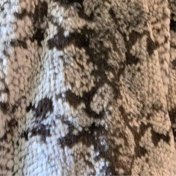 BB DAKOTA EVEREVE Faux Fur Jacket Reptile Print Size XL NWT