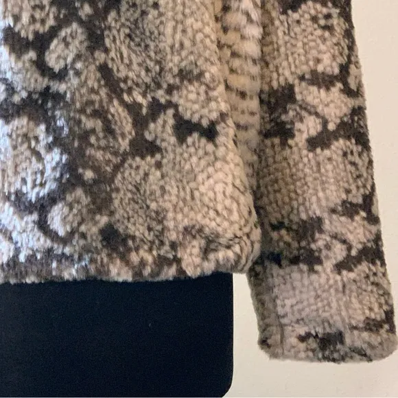 BB DAKOTA EVEREVE Faux Fur Jacket Reptile Print Size XL NWT