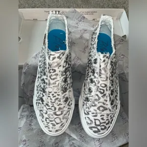 Blowfish Gray Leopard Paper Cat Canvas No Lace Grommet Tennis Shoes Size 8.5 NEW