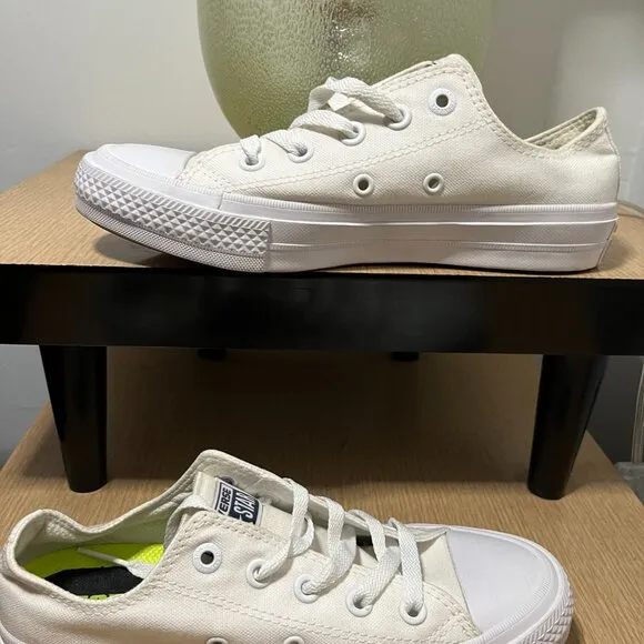BNWoT CTAS All Star 2 Low GS 'White Navy' (4) Converse ☆