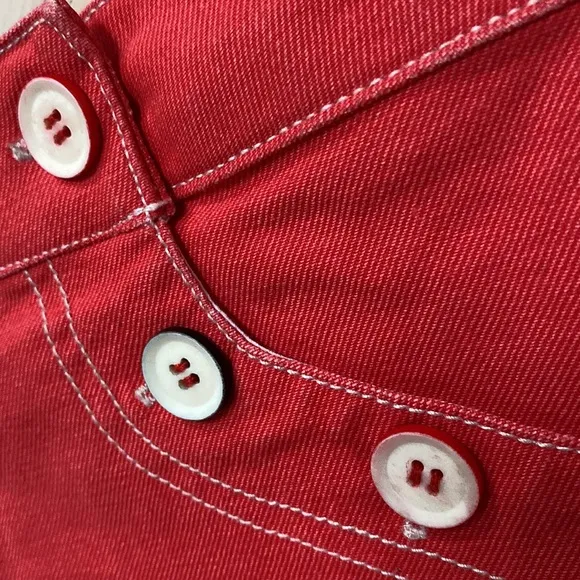 Bonpoint buttons front red denim high waist shorts