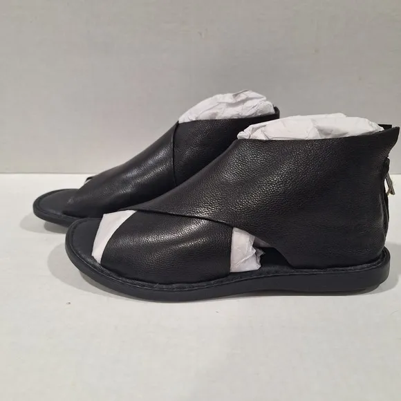 BORN Iwa Black Sandal Comfortable and Lightweight Shoes for Women Size 7 M New