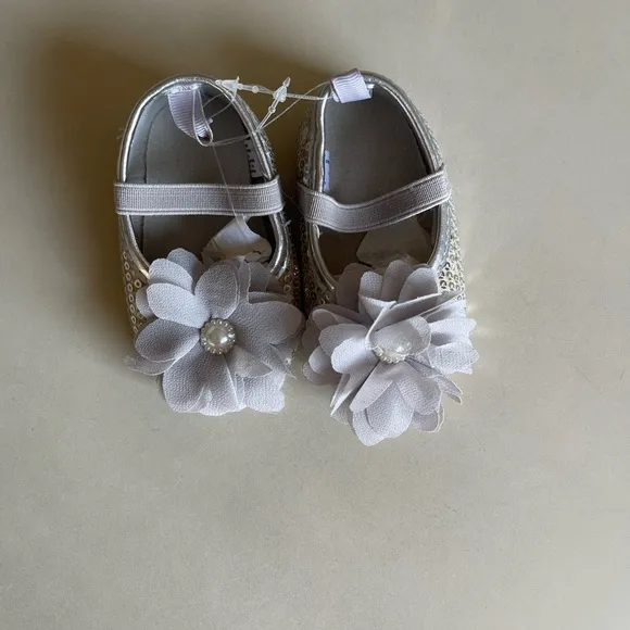 Brand new! 7 pairs of baby shoes