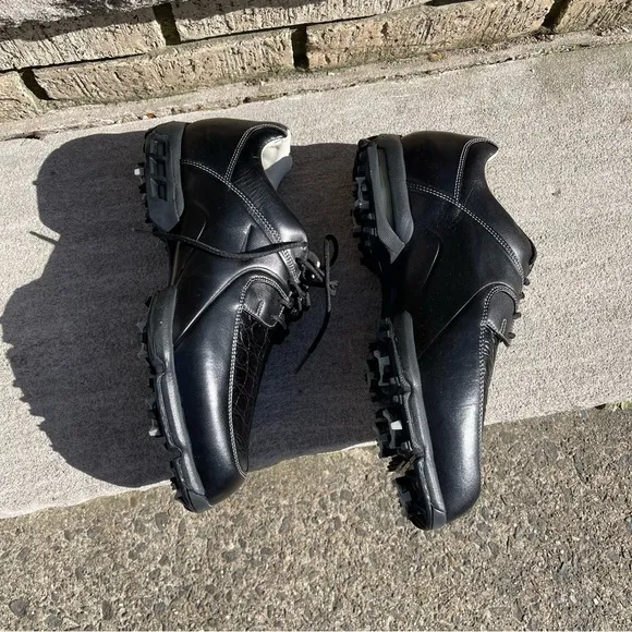 BRAND NEW Nike Performance Air Tour Spectator Men’s Leather Golf